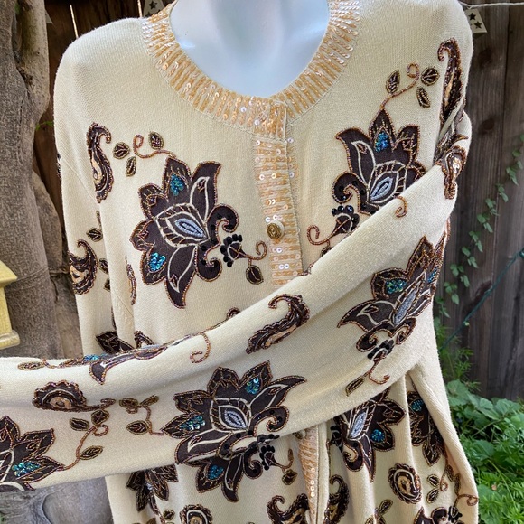 Heavily beaded cardigan sweater - Picture 5 of 11